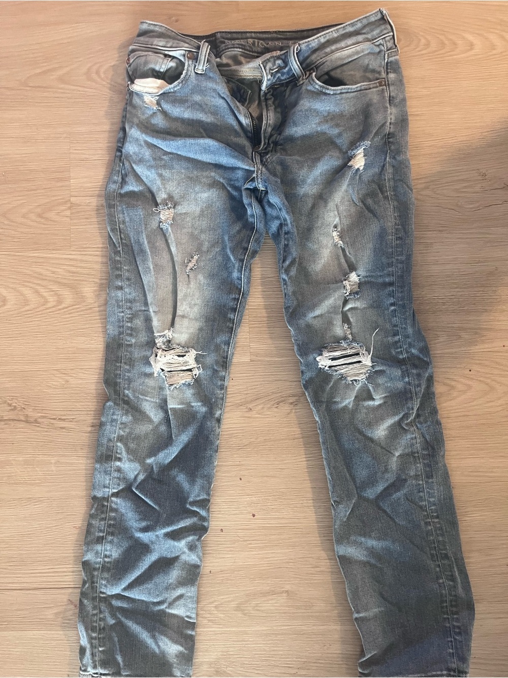 AMERICAN EAGLE Women’s distressed Blue Ripped Jeans - Classic Slim Fit 
30x30